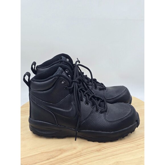 Nike Manoa Boy's Triple Black Leather Boots BQ5372-001 Size 5Y Water Resistant - Picture 1 of 8